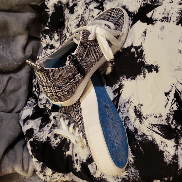 Blowfish Malibu B&W girls tennis shoes Size7 - Picture 3 of 4